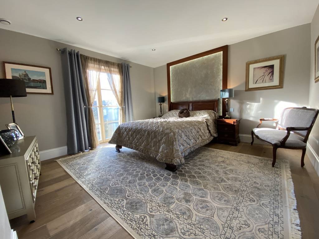 Luxury bedroom renovation in Purley by Torwood Interiors
